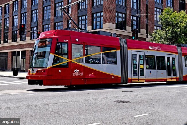 Building Photo - 1016 17th Pl NE