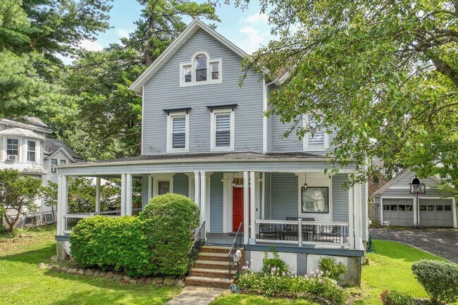 Building Photo - 139 W 4th Ave