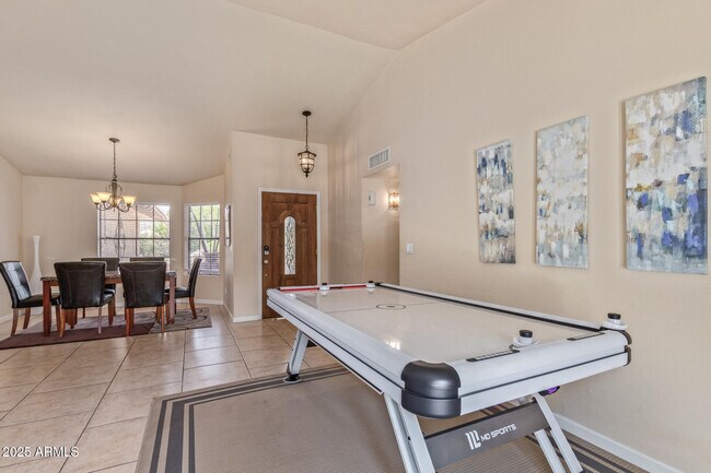 Building Photo - 6073 E Beck Ln