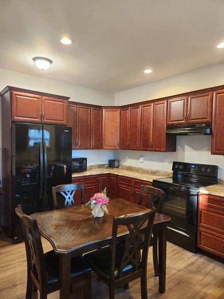 kitchen - 568 Toms Hill Dr