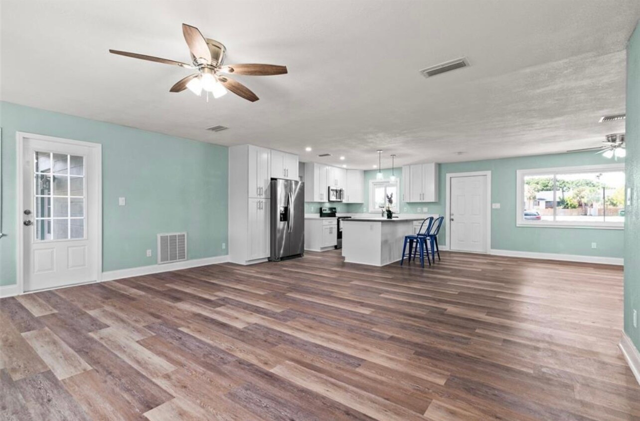 Building Photo - 11615 Park Blvd