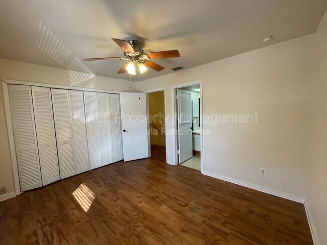 Building Photo - 2131 Crystal Dr