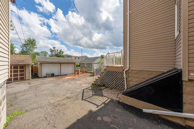 Building Photo - 136-138-138 Elm St