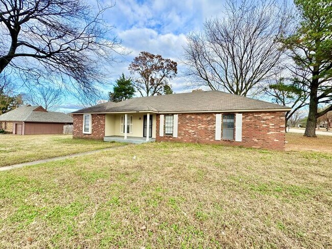 Building Photo - 4964 Barkshire Dr