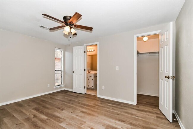 Building Photo - 1105 S Avery Dr