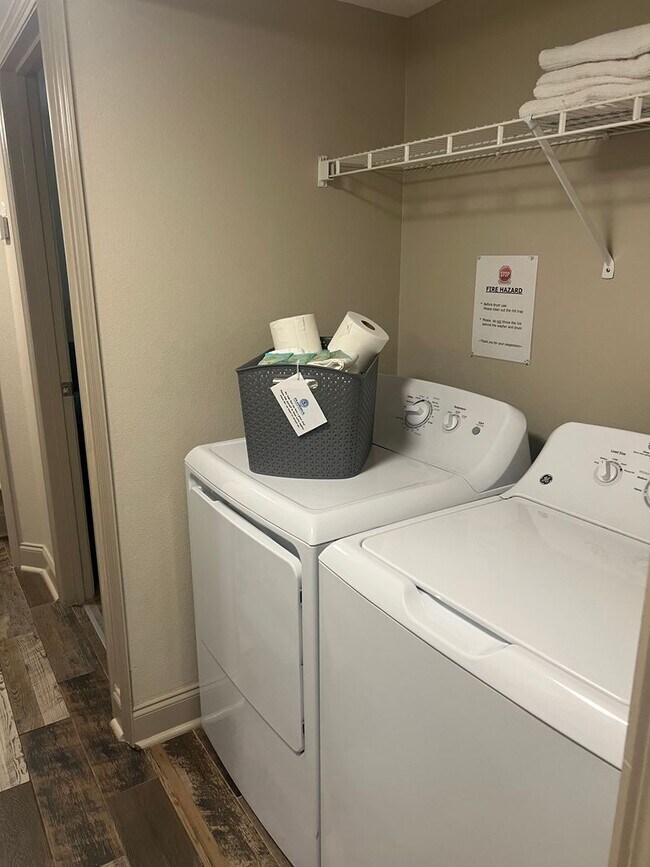 Building Photo - 2456 Sweetwater Club Cir