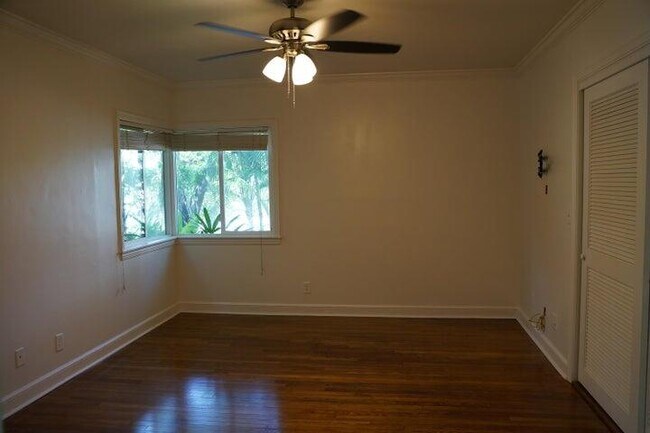 Building Photo - 5215 N Flagler Dr
