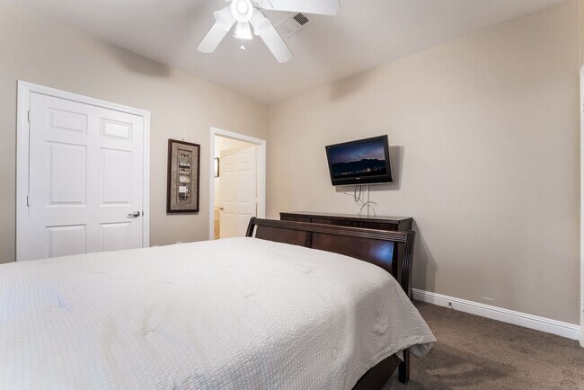 Building Photo - 3 Bedroom Furnished Condo in Spanish Palms