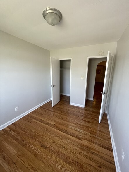 bedroom - 868 Bellevue St SE