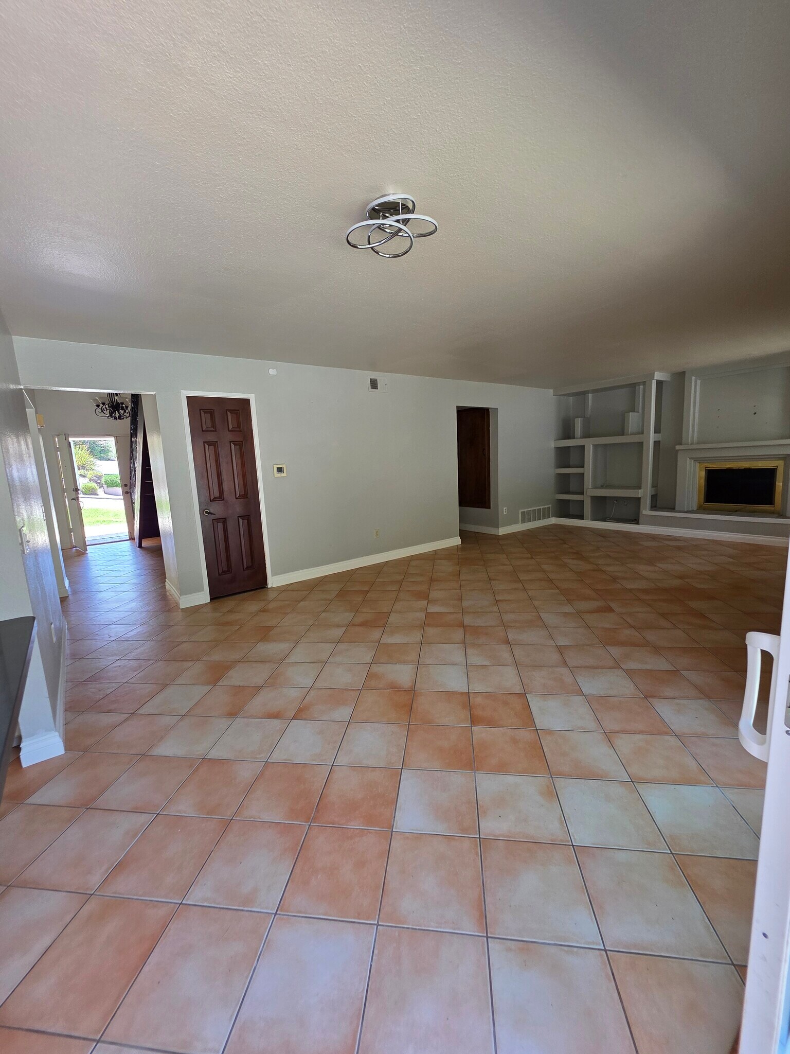 Building Photo - 461 Ridgeview Ct