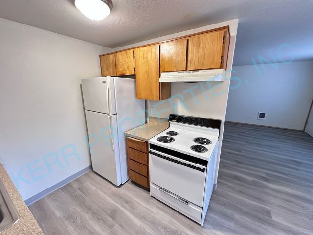 Building Photo - Charming 2-Bedroom Multiplex in Portland with Cozy 862 Sq Ft Layout - Perfect for Urban Living!
