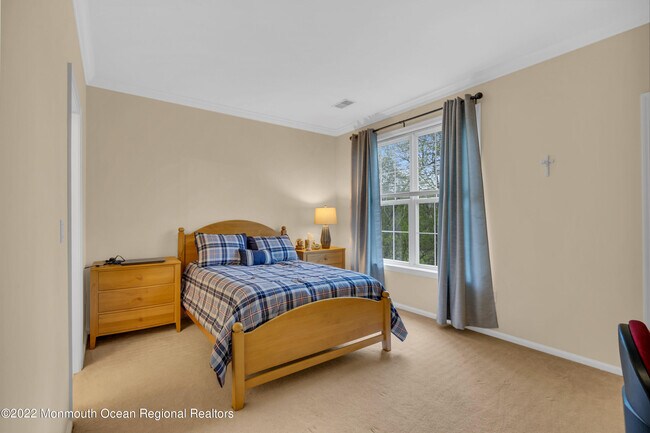 Building Photo - 548 St Andrews Pl