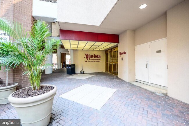 Building Photo - 900 N Stafford St