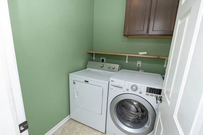 Building Photo - RENT SPECIAL!! 2 Bedroom, 3 Bathroom Townhome in Ankeny!