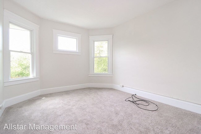 Building Photo - 2810 Woodbridge Ave