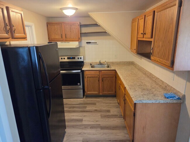 Building Photo - 3 Bedroom 2 Bath House
