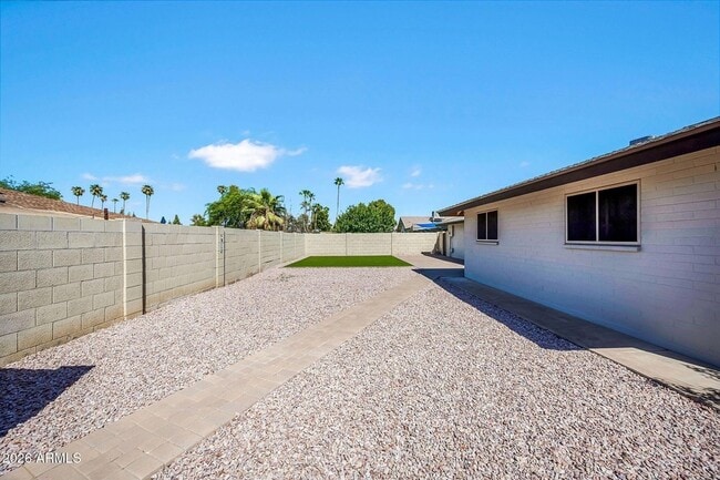 Building Photo - 1922 E Laguna Dr