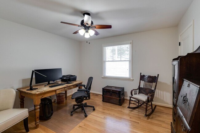 Building Photo - Shy's Hill Road Rental