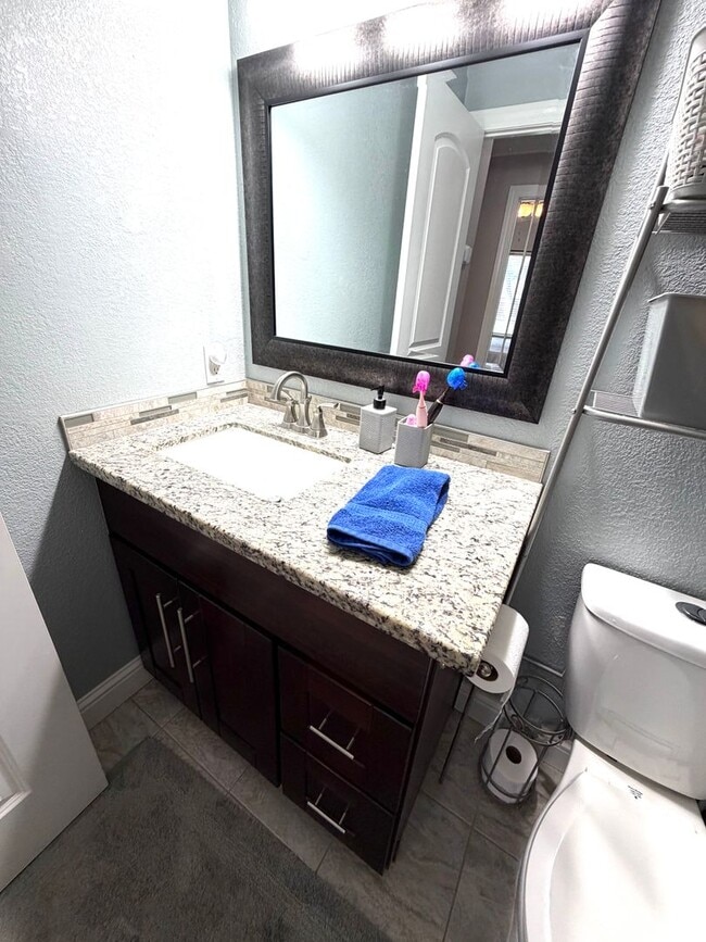 Building Photo - Desirable Home in Lincoln Village – A must see!