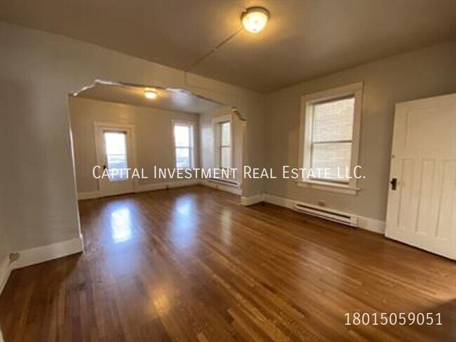 Building Photo - 470 E 300 S