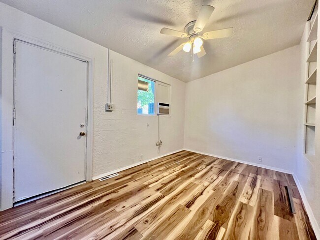 Building Photo - Available immediately. Charming 2 bedroom,...