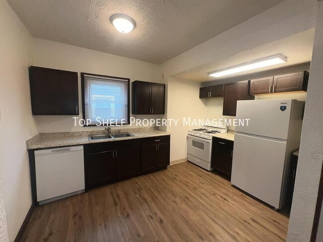 Building Photo - 621 Oak Park Ave