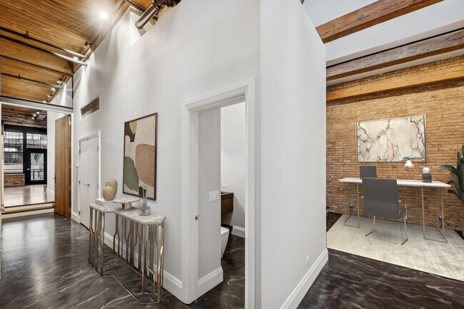 Building Photo - 1000 W Washington Blvd