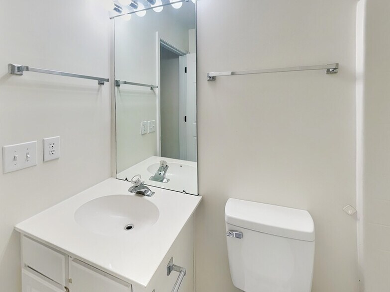 Building Photo - 8627 Challenger Dr