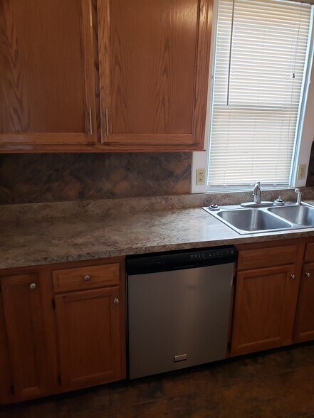 Kitchen - 557 4th St