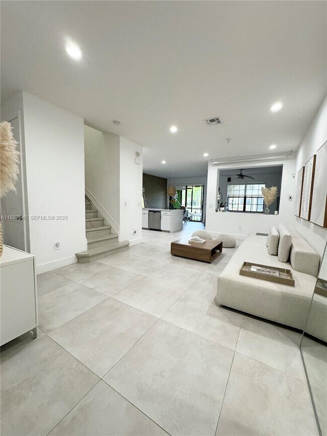 Building Photo - 13017 Riverwalk Cir S