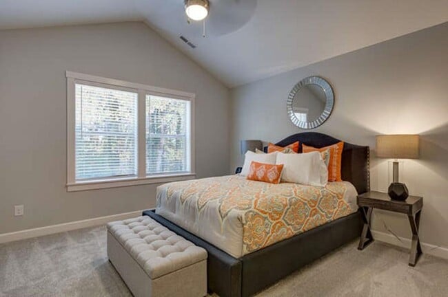 Building Photo - 3 Bed,2.5 Bath Townhome at the Landing At Salmon Creek