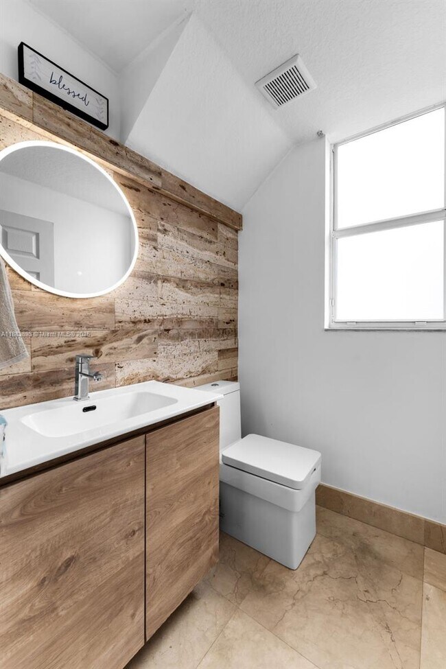 Building Photo - 11229 NW 44th Terrace