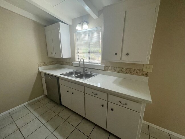 Building Photo - $3,590 / 3 BR - 1509 SF - VERY NICE MISSIO...
