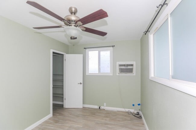 Building Photo - 2 Bedroom, 1 Bathroom, 2 Parking Home with Solar Panels + A/C!