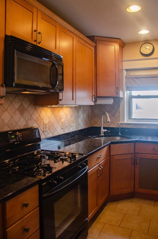 Building Photo - 309 Leighton Ave