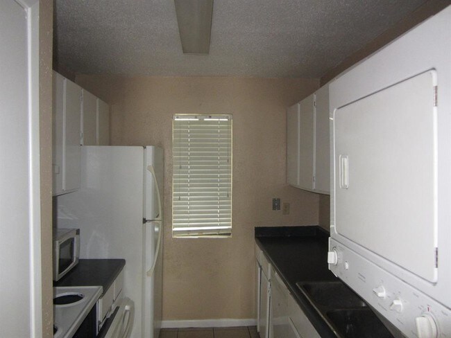 Building Photo - 8405 Wilcrest Dr