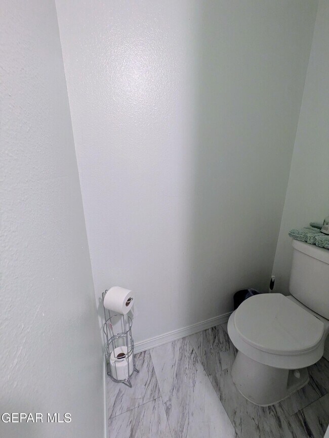 Building Photo - 709 Tays St