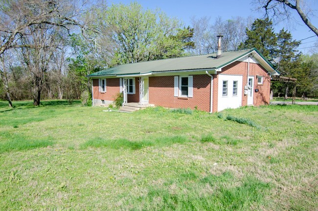 Primary Photo - 320 Bear Creek Pike