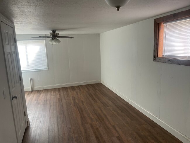 Building Photo - 305 S Vine St