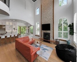 Building Photo - 15004 Robin Ct