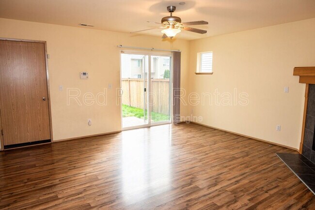 Building Photo - 1208 Burnside Pl