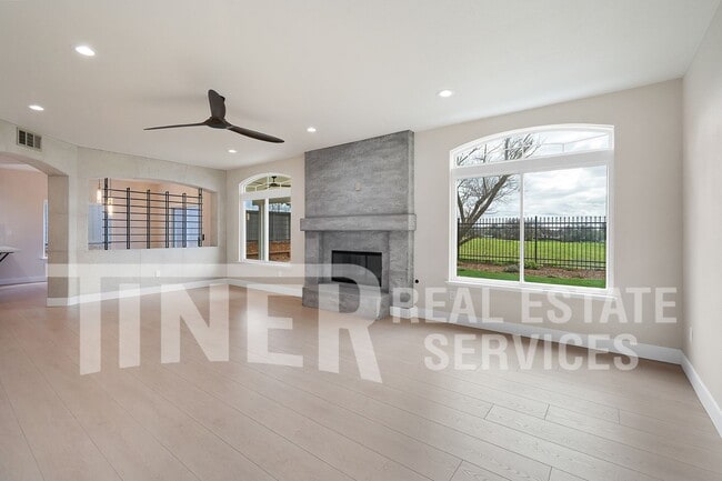 Building Photo - 5250 Fenton Way