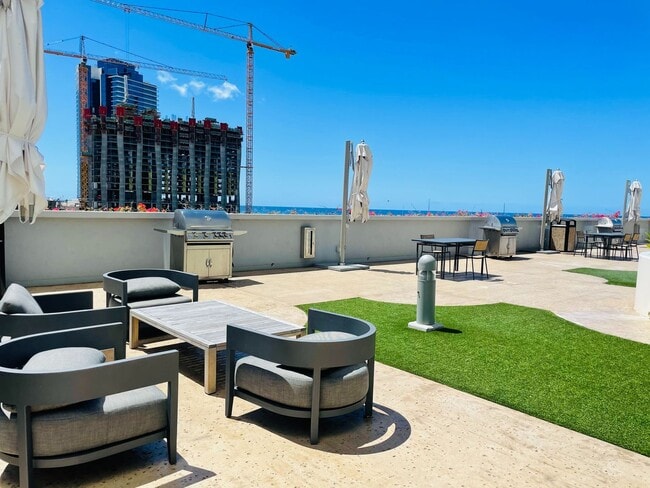 Building Photo - Partially Furnished 1 bed, 1 bath with 1 reserved covered parking @ Ke Kilohana