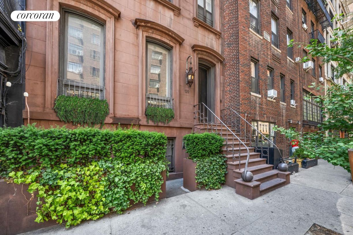 Building Photo - 120 E 19th St