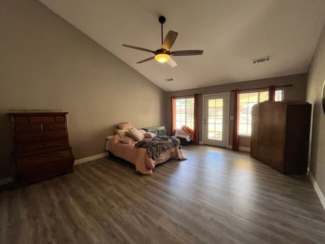 Building Photo - 8957 Knobhill Cir