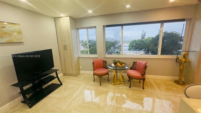 Building Photo - 329 SE 3rd St