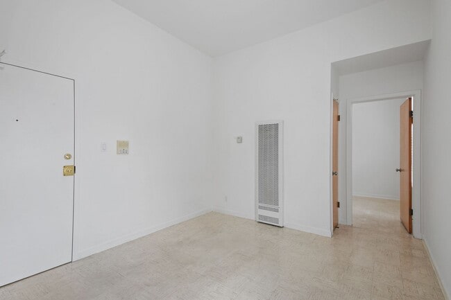 Building Photo - 546 Green St