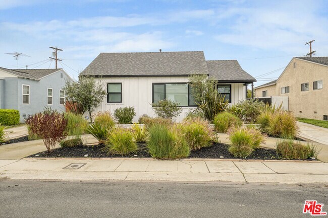 Building Photo - 7868 Naylor Ave
