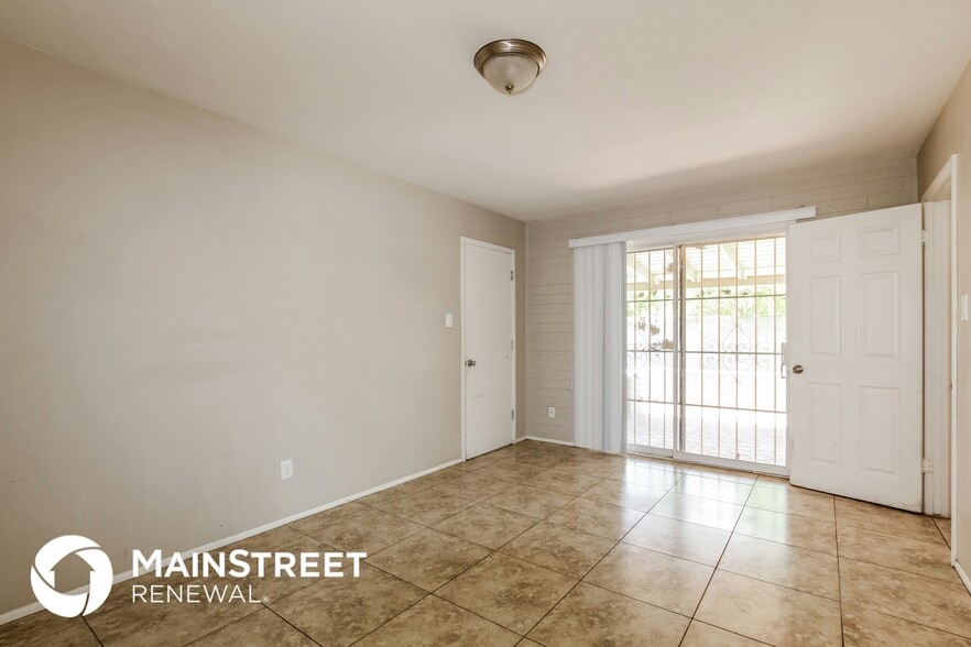 Building Photo - 5353 N 61st Ave