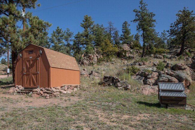 Building Photo - Wonderful Rural Home!